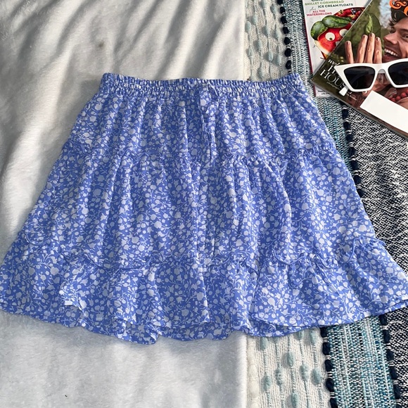 Sienna Sky Tiered Crepe Mini Skirt- Medium - Picture 1 of 3